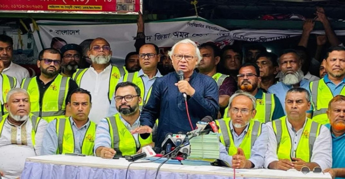 ডেঙ্গু প্রতিরোধে রাজধানীর উত্তরা এলাকায় বিএনপির পরিচ্ছন্নতা অভিযান