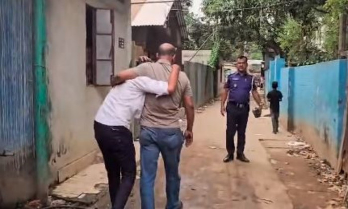 সাভারে মাদক কারবারিদের হামলায় দুই সংবাদকর্মী আহত, এলাকায় উত্তেজনা
